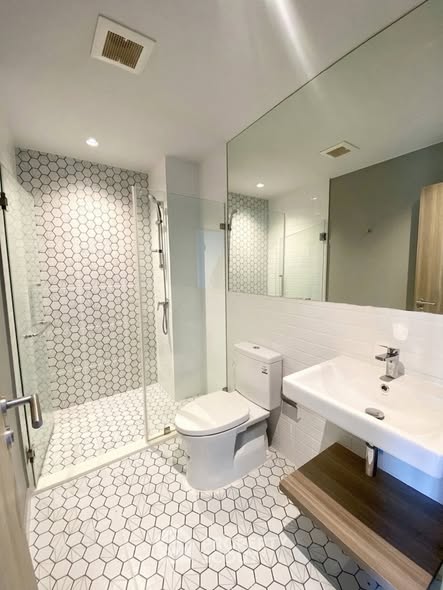 bathroom of Altitude Unicorn Sathorn