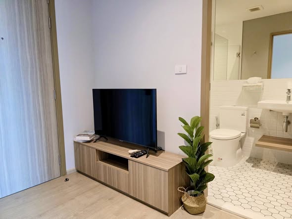 bathroom of Altitude Unicorn Sathorn
