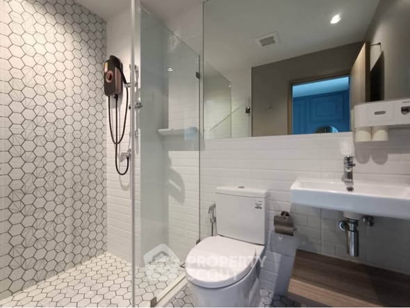 bathroom of Altitude Unicorn Sathorn