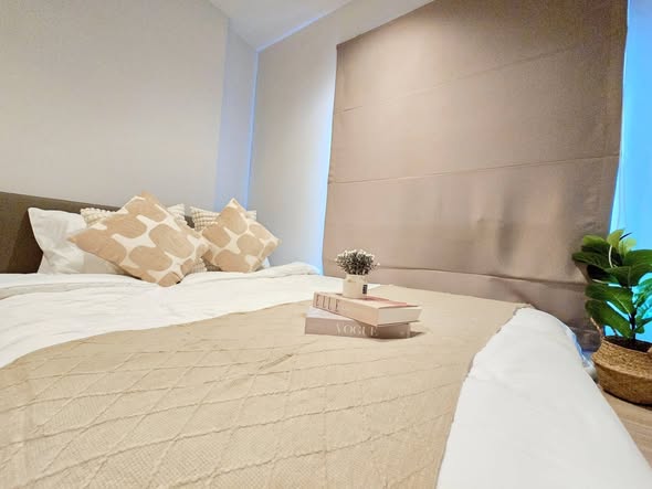 bedroom of Altitude Unicorn Sathorn