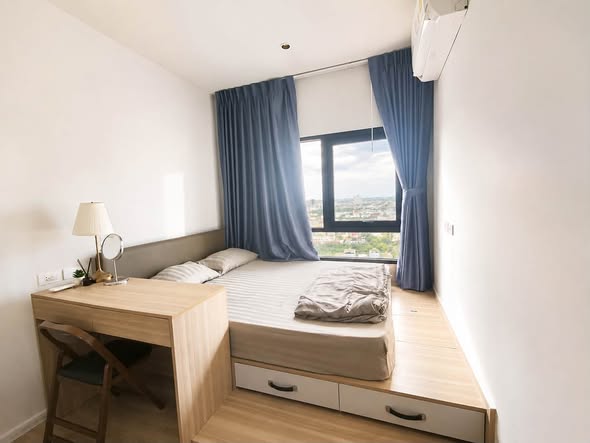 bedroom of Altitude Unicorn Sathorn