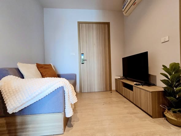 bedroom and room interior of Altitude Unicorn Sathorn