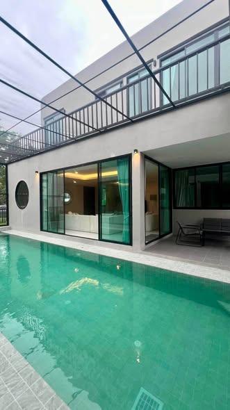 pool and room interior of Ananda