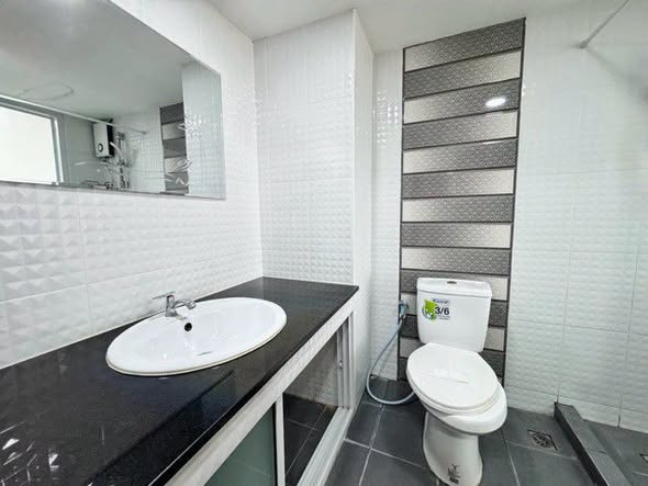 bathroom of Angket Condominium