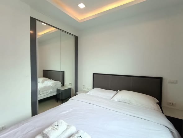 bedroom of Arcadia Beach Continental