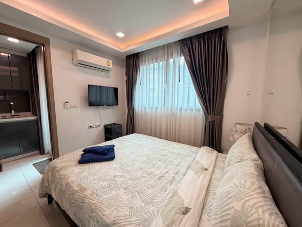 bedroom of Arcadia Beach Continental
