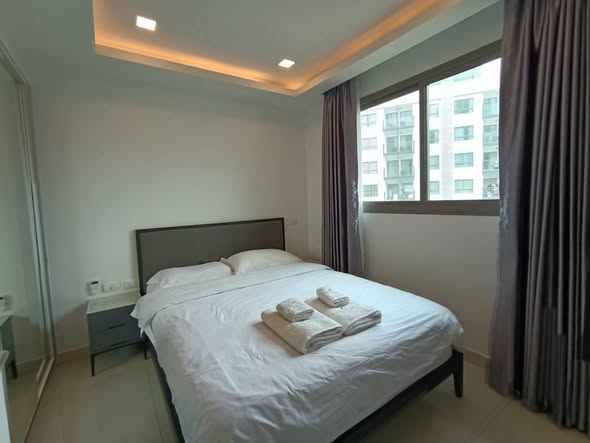 bedroom of Arcadia Beach Continental