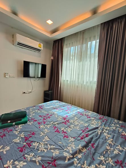 bedroom of Arcadia Beach Continental