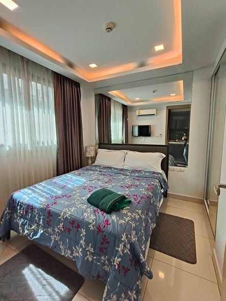 bedroom of Arcadia Beach Continental