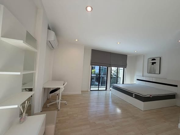 bedroom of Areeya Mandarina Sukhumvit 77