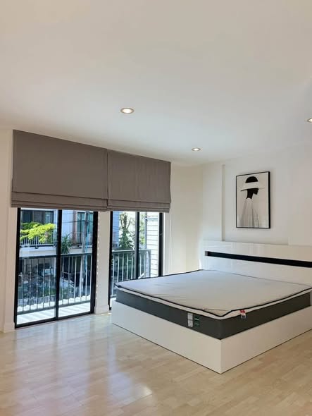 bedroom and room interior of Areeya Mandarina Sukhumvit 77