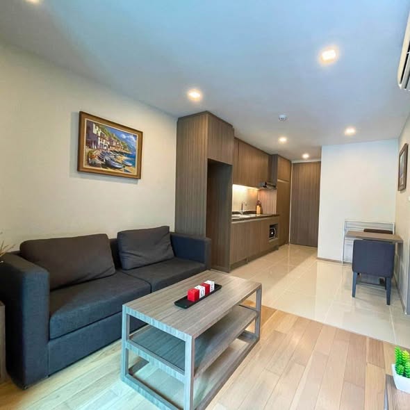 living room of art @ Thong Lo