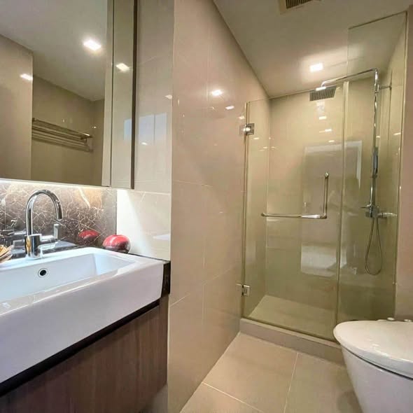 room interior and bathroom of art @ Thong Lo