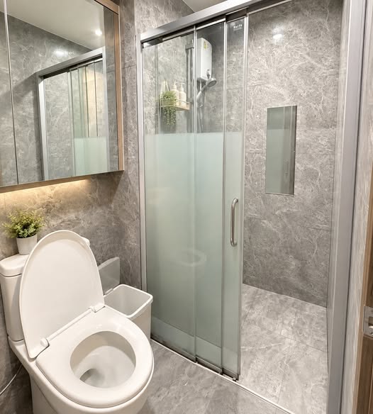 room interior and bathroom of Artisan Ratchada