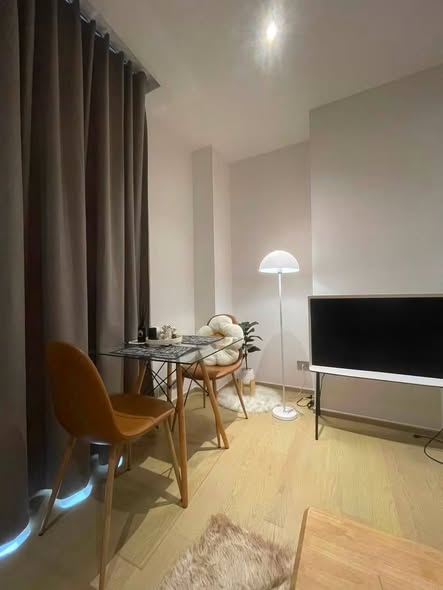 living room and bedroom of ASHTON Asoke – Rama 9