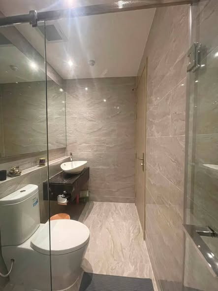 room interior and bathroom of ASHTON Asoke – Rama 9