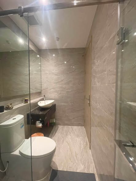 room interior and bathroom of ASHTON Asoke – Rama 9