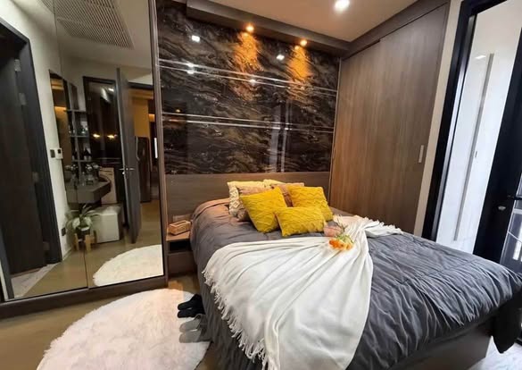 bedroom of Ashton Asoke