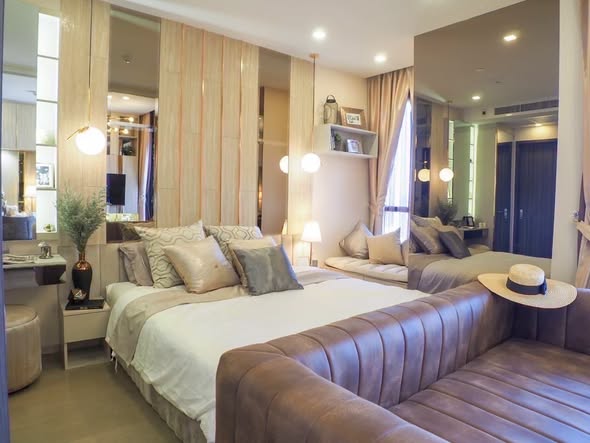 bedroom of Ashton Asoke