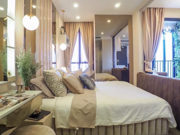 bedroom of Ashton Asoke