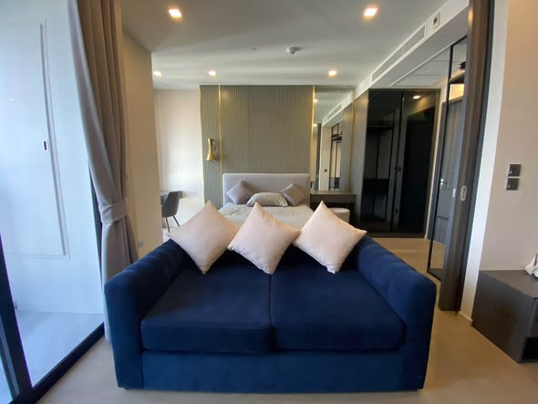 bedroom and living room of Ashton Asoke
