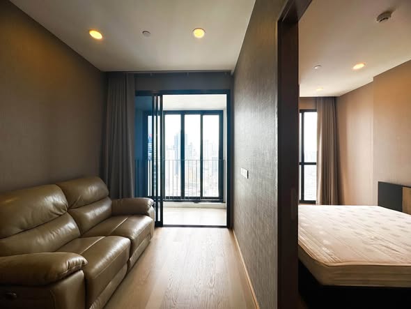 bedroom and room interior of Ashton Chula-Silom