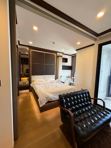 bedroom and room interior of Ashton Chula-Silom
