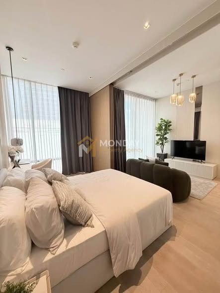 bedroom of Ashton Silom