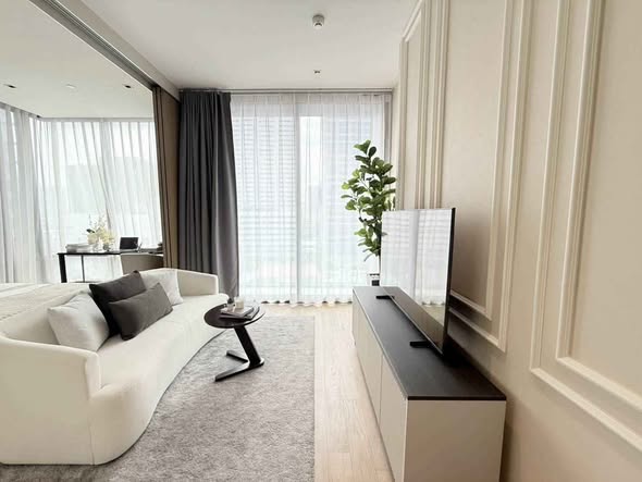 bedroom and living room of Ashton Silom