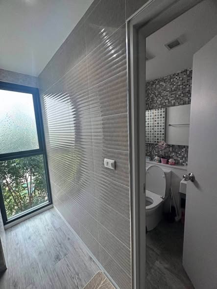 room interior and bathroom of Aspen Condo Lasalle