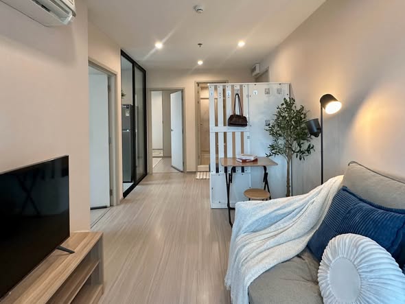 living room of แอสปาย เอราวัณ ไพร์ม Aspire Erawan Prime