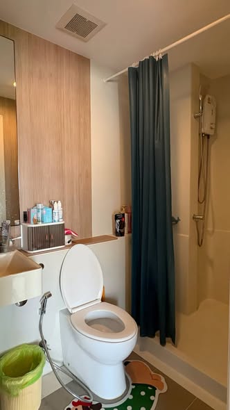 bathroom of Aspire Sathon-Taksin (Timber Zone)