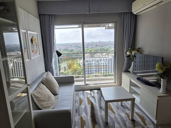living room and bedroom of Aspire Sathon-Taksin (Timber Zone)