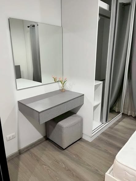 room interior and bathroom of Aspire Sathon-Taksin (Timber Zone)