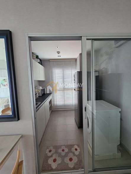 room interior and bathroom of Aspire Sathon-Taksin (Timber Zone)