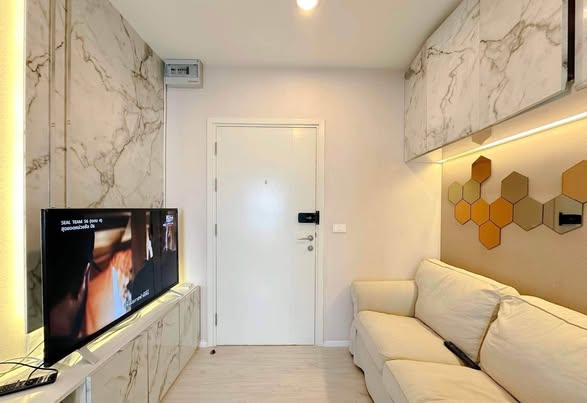 living room and room interior of Aspire Sathorn – Tha Phra