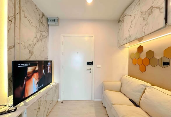 living room and room interior of Aspire Sathorn – Tha Phra