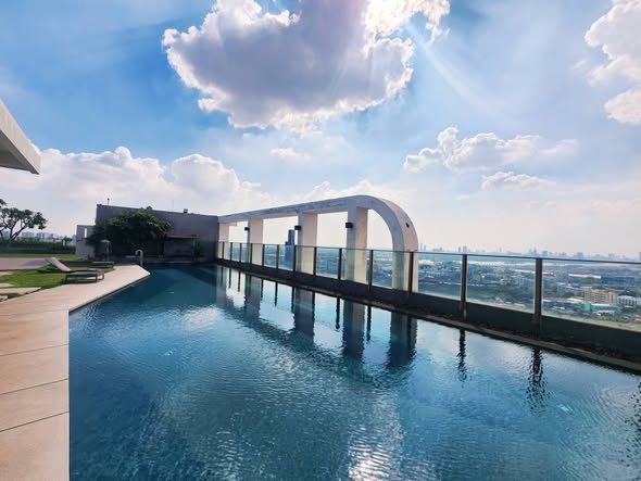 pool of Aspire Sukhumvit 48