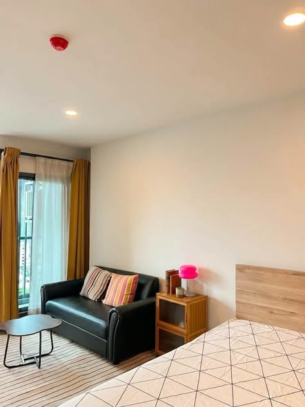 bedroom and living room of Aspire Sukhumvit-Rama 4