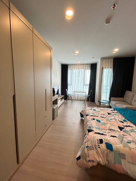bedroom and room interior of Aspire Sukhumvit-Rama 4