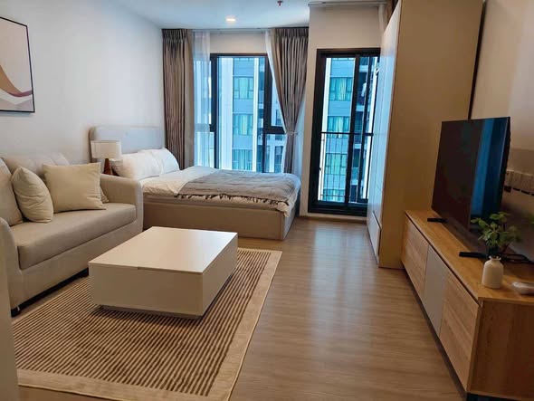 living room and bedroom of Aspire Sukhumvit-Rama 4