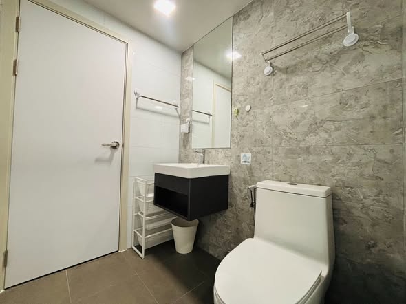 room interior and bathroom of Atmoz Oasis Onnut