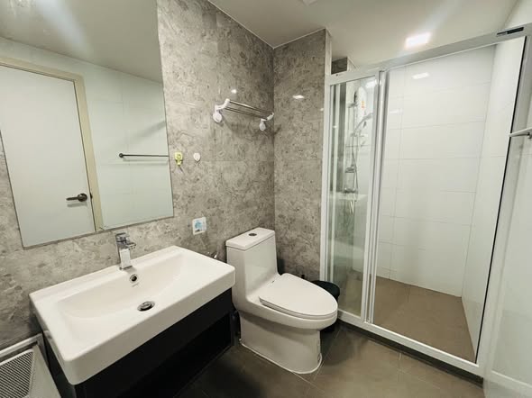 room interior and bathroom of Atmoz Oasis Onnut