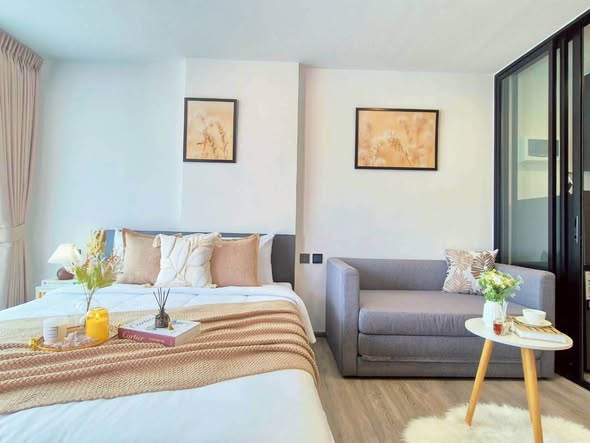 bedroom and living room of Atmoz Palacio Ladprao Wanghin | แอทโมซ พาลาซิโอ ลาดพร้าว วังหิน