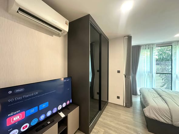 bedroom and room interior of Atmoz Palacio Ladprao Wanghin | แอทโมซ พาลาซิโอ ลาดพร้าว วังหิน