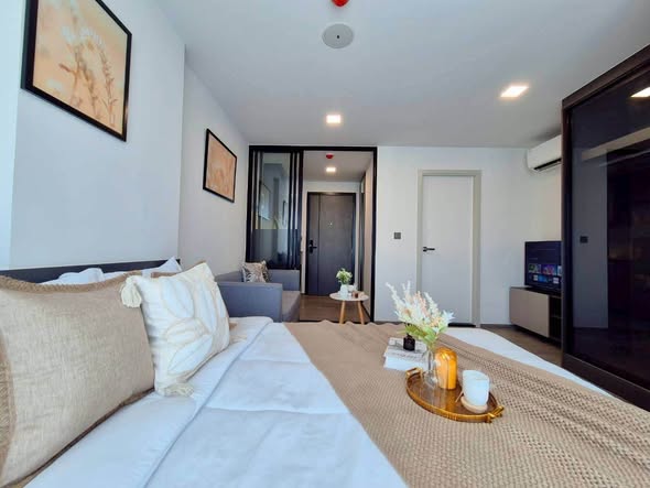 living room and bedroom of Atmoz Palacio Ladprao Wanghin | แอทโมซ พาลาซิโอ ลาดพร้าว วังหิน