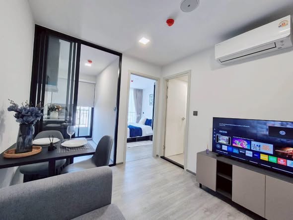 living room and room interior of Atmoz Palacio Ladprao Wanghin | แอทโมซ พาลาซิโอ ลาดพร้าว วังหิน