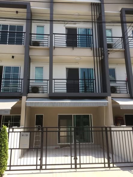 Baan Klang Muang Classe Sukhumvit 77