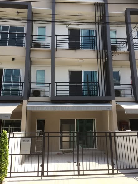Baan Klang Muang Classe Sukhumvit 77
