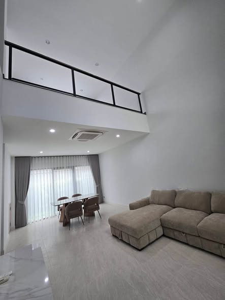 living room of Baan Klang Muang Classe Sukhumvit 77